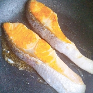 鮭のフライパン焼き